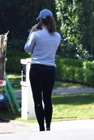 Jennifer Garner - Seen outside her house in Brentwood