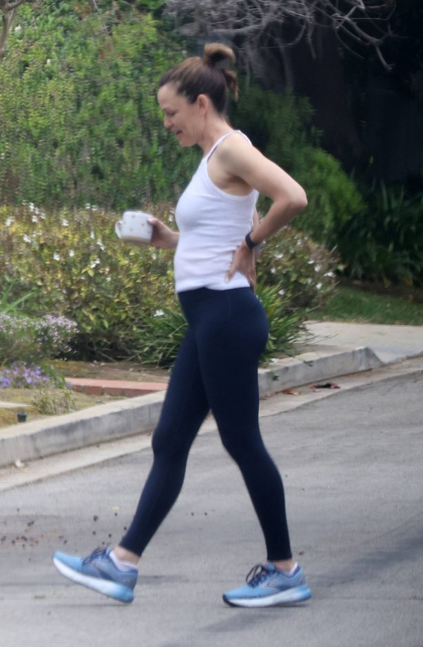 Jennifer Garner - Seen with boyfriend John Miller in Los Angeles