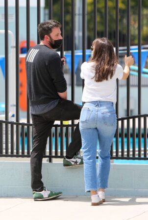 Jennifer Garner - Seen with her son Samuel in Los Angeles