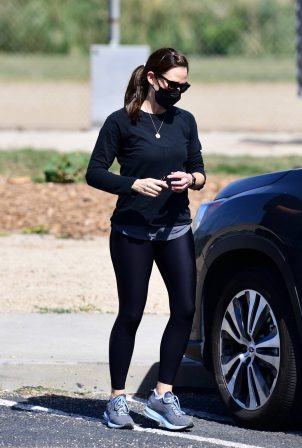 Jennifer Garner - Spotted while out in Brentwood