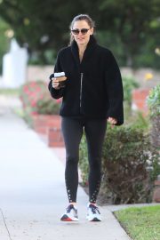 Jennifer Garner - Steps out for her morning coffee in Brentwood