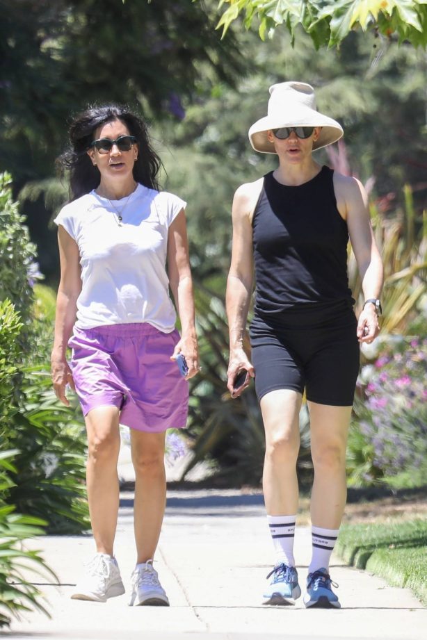 Jennifer Garner - Was spotted on a jog in Santa Monica