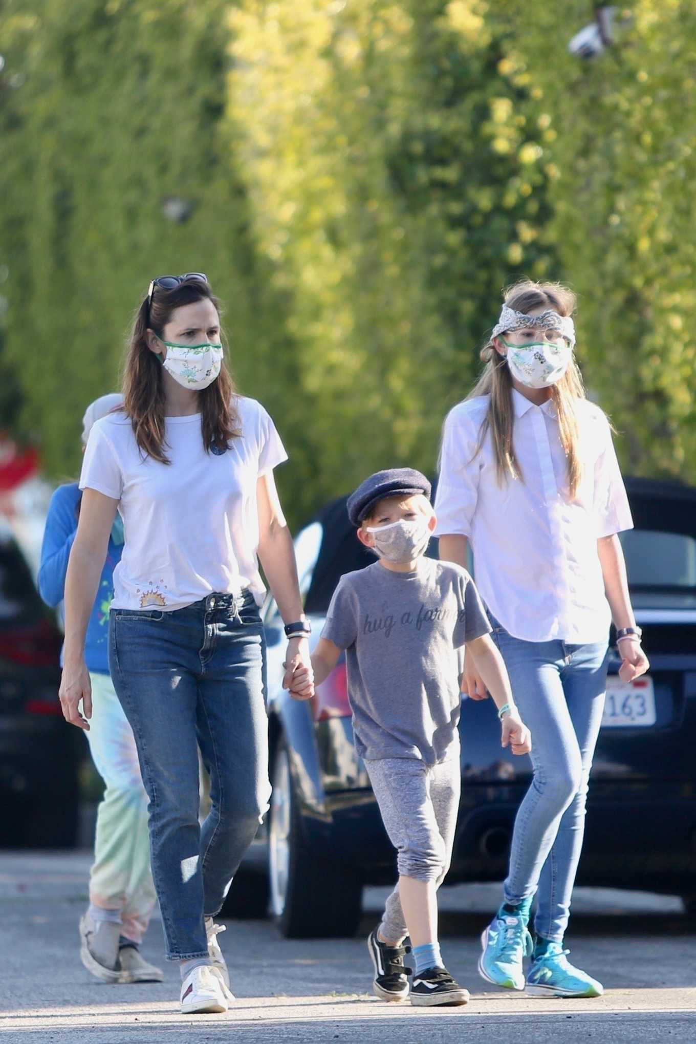 Jennifer Garner â€“ With her kids in Brentwood