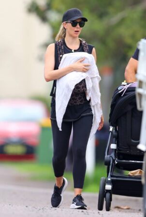 Jennifer Hawkins - Seen with Jake Wall and their two children Frankie and Hendrix in Sydney