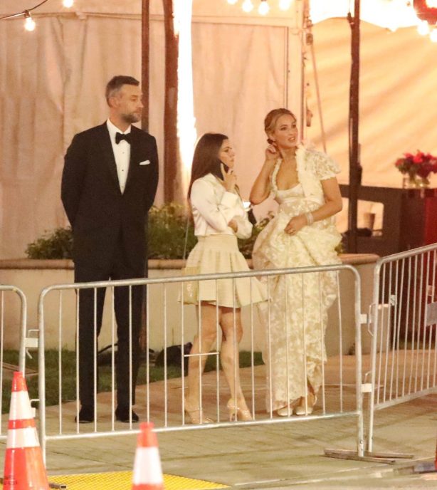 Jennifer Lawrence - 2024 Vanity Fair Oscar party in Beverly Hills