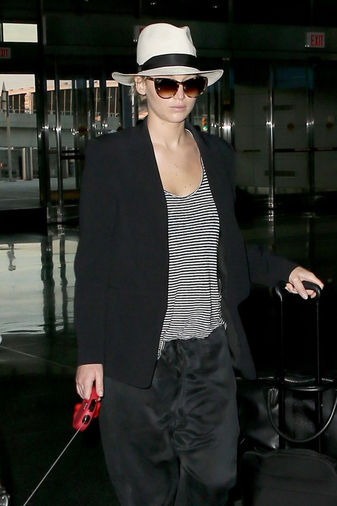 Jennifer Lawrence - Arrives at JFK airport in New York
