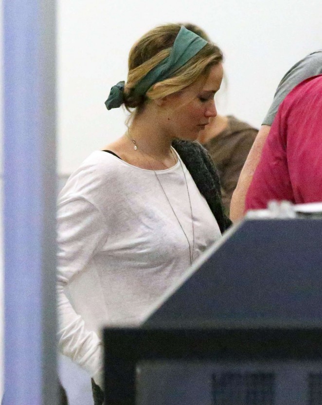 Jennifer Lawrence - Arrives at Los Angeles International Airport