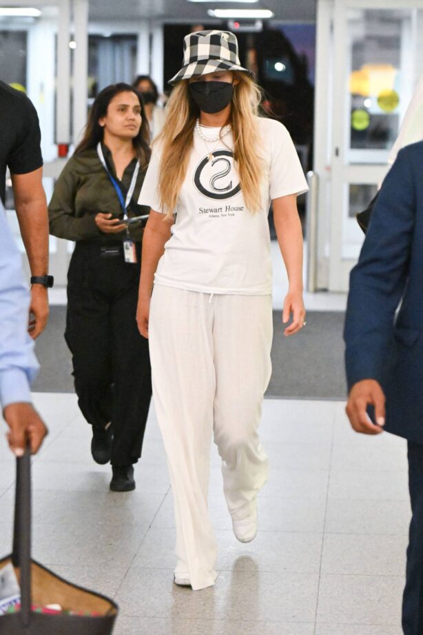 Jennifer Lawrence - Arriving at JFK International Airport in New York