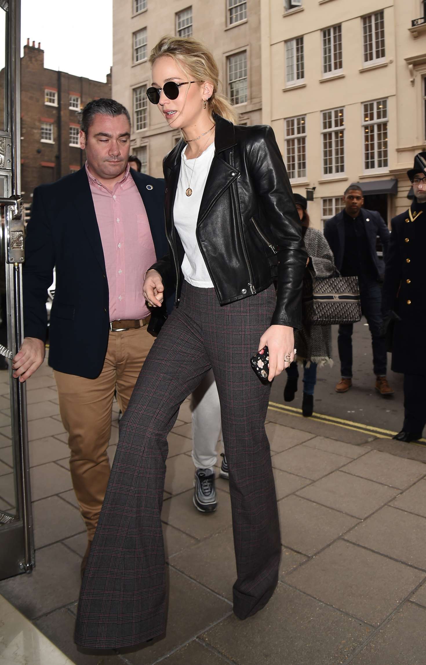 Jennifer Lawrence 2018 : Jennifer Lawrence: Arriving back at her hotel in London -03