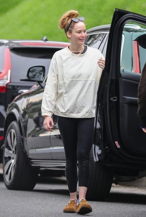 Jennifer Lawrence - Enjoys a day at the park in Los Angeles