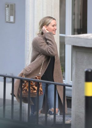 Jennifer Lawrence - Going for lunch in Bratislava
