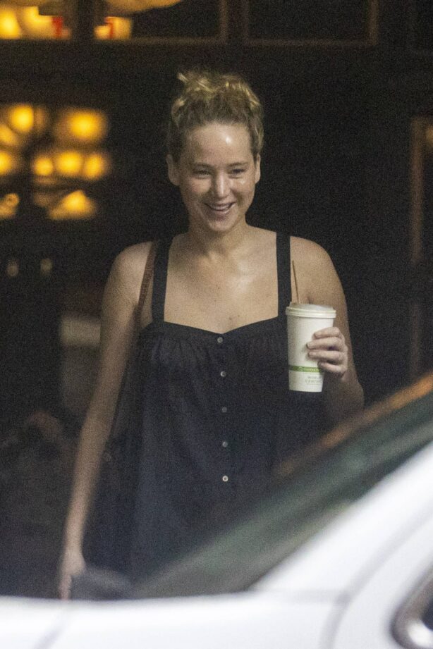 Jennifer Lawrence - Heads to the set of 'Red, White and Water' in New Orleans