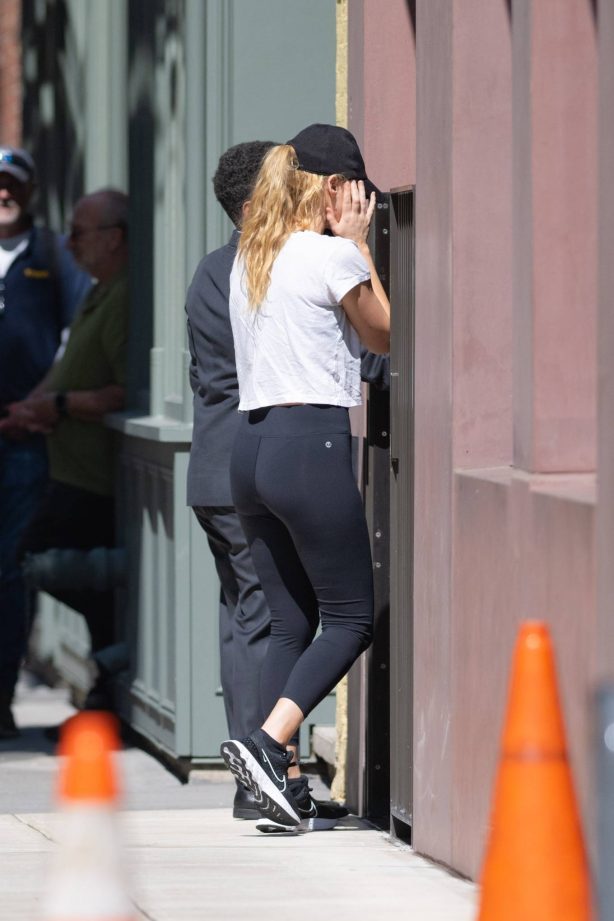 Jennifer Lawrence - In black leggings in New York