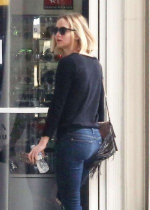 Jennifer Lawrence Booty in Ripped Jeans out in NY