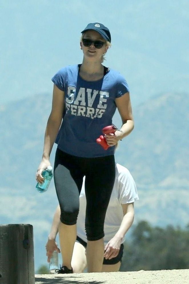 Jennifer Lawrence in Tights hike in Los Angeles