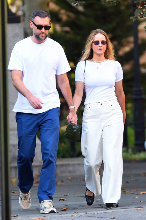 Jennifer Lawrence - On a walk through Abingdon Square in New York