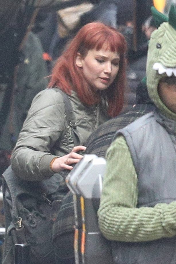 Jennifer Lawrence - On the set for 'Don't Look Up' in downtown Boston