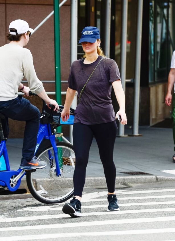 Jennifer Lawrence - Steps out in New York
