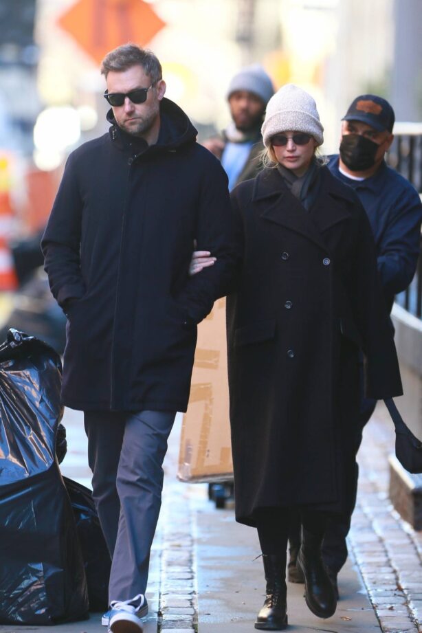 Jennifer Lawrence - With husband Cooke Maroney out and about in New York
