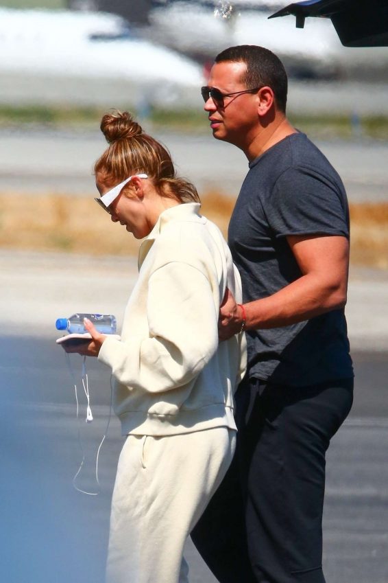 Jennifer Lopez and Alex Rodrigez - landing in LA