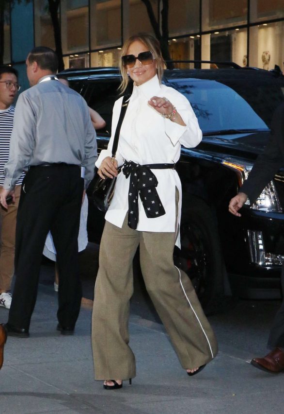 Jennifer Lopez - Arrives at 'Late Night with Seth Meyers' in New York