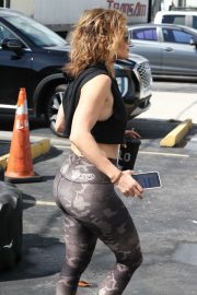 Jennifer Lopez - Arrives at the gym with a new hairstyle in Miami