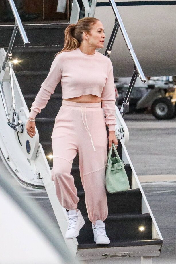 Jennifer Lopez - Arrives in Los Angeles on a private jet from Miami