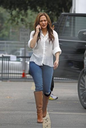 Jennifer Lopez - Arriving at the basecamp in Los Angeles