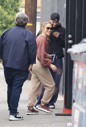 Jennifer Lopez - Arriving At The Dance Studio In Los Angeles