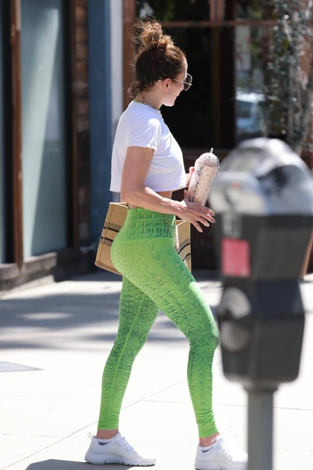Jennifer Lopez - Arriving at Tracy Anderson Studio for a workout in Studio City