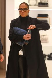 Jennifer Lopez - Black Friday shopping with her family in Beverly Hills