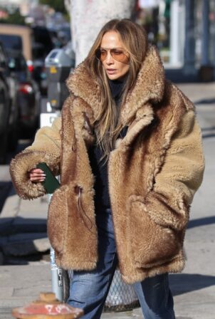 Jennifer Lopez - Christmas shopping at American Rag in Los Angeles