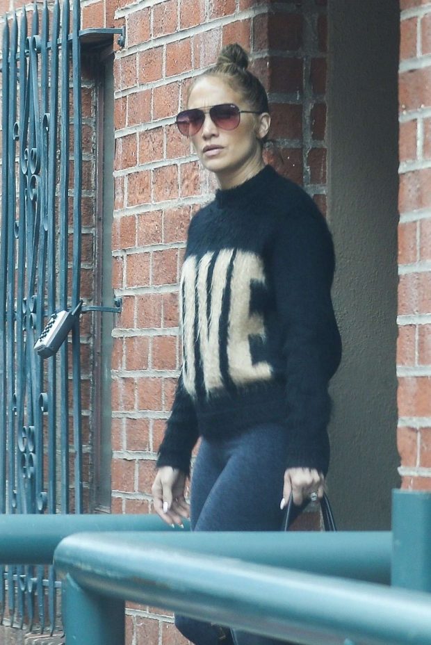 Jennifer Lopez - Exiting a medical building in Beverly Hills