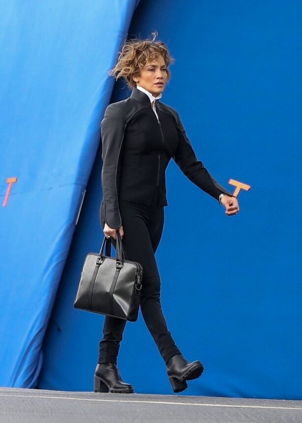 Jennifer Lopez - Filming 'Atlas' in Los Angeles