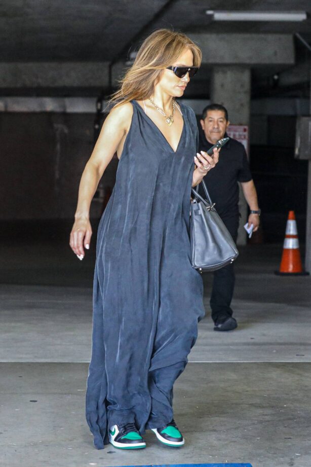 Jennifer Lopez - heads to a business meeting in Los Angeles