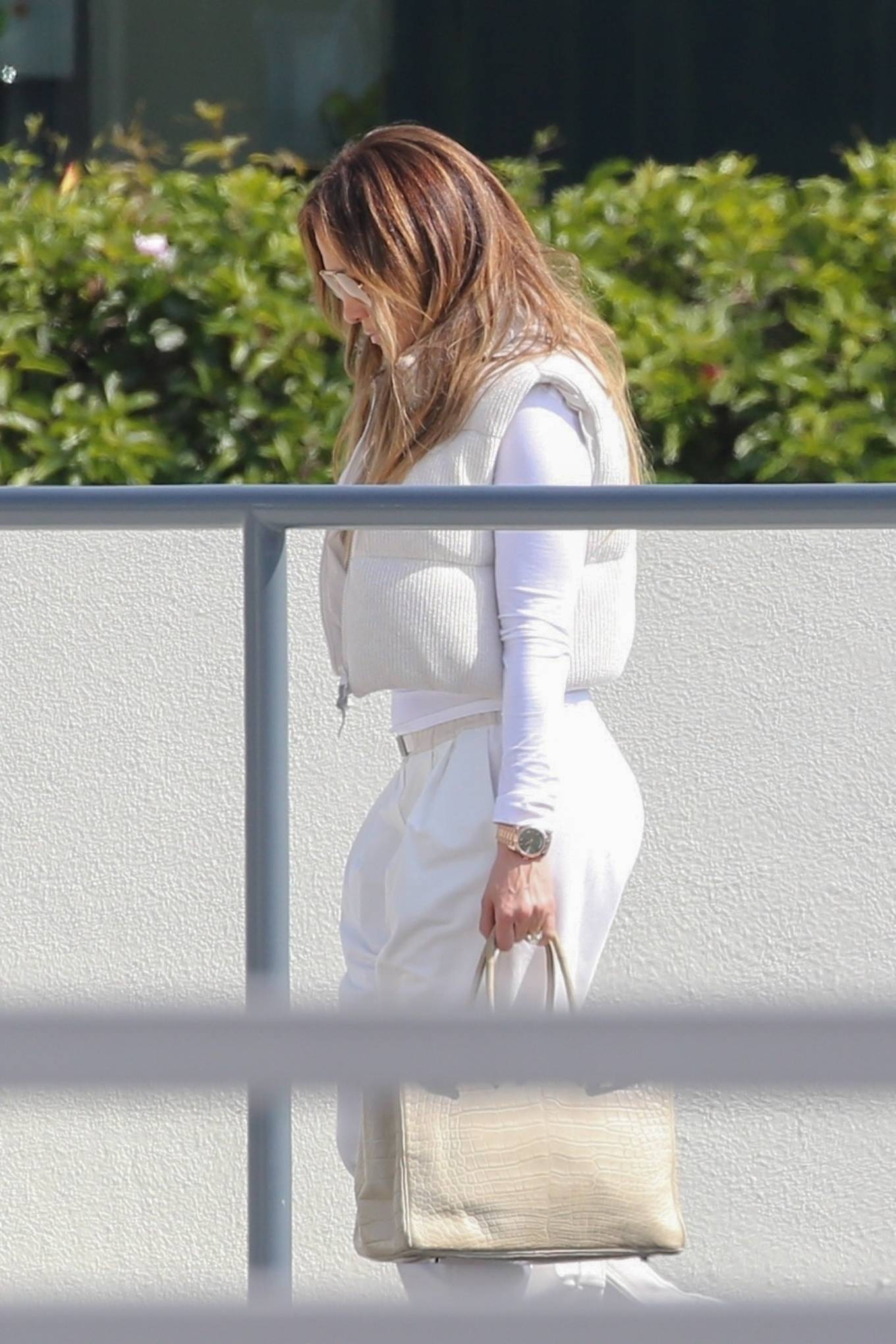 Jennifer Lopez – Heads to a studio in Los Angeles