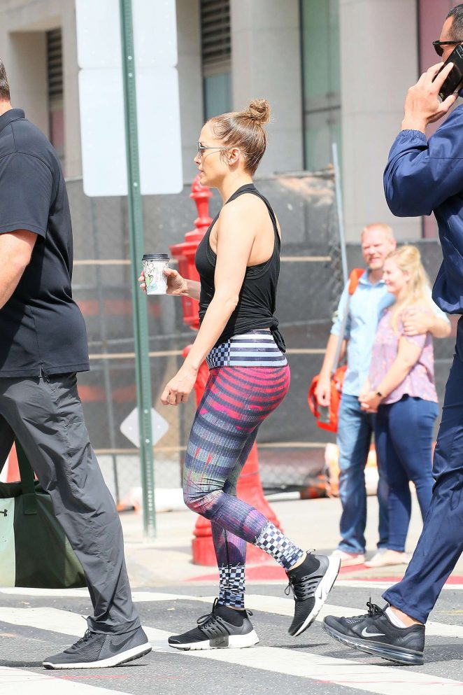 Jennifer Lopez - Heads to the gym in downtown Manhattan