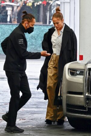 Jennifer Lopez - Is seen leaving a skin care clinic in Beverly Hills