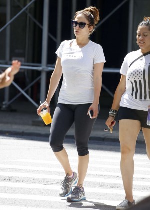 Jennifer Lopez in Tights Leaving a gym in NYC