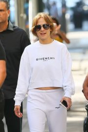 Jennifer Lopez - Leaving her apartment in New York City
