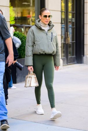 Jennifer Lopez - Leaving her apartment in New York