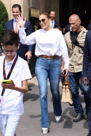 Jennifer Lopez - Leaving the Crillon hotel in Paris