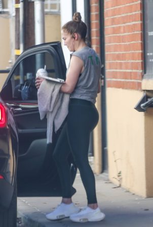 Jennifer Lopez - Leaving the gym in Los Angeles