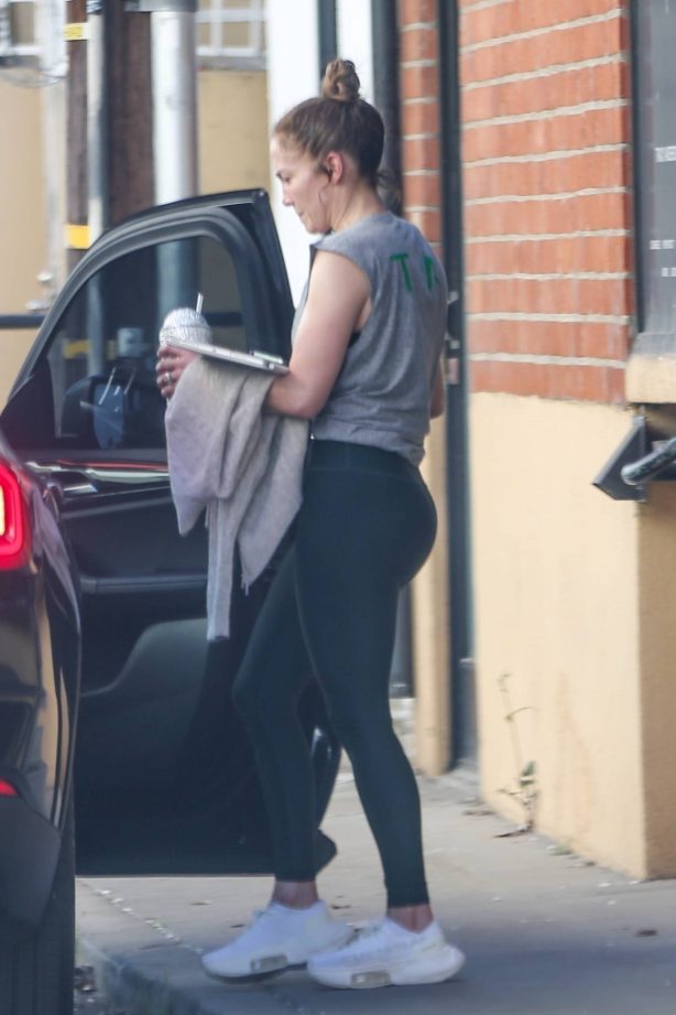 Jennifer Lopez - Leaving the gym in Los Angeles