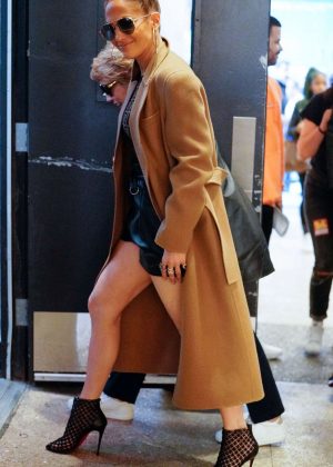 Jennifer Lopez - Leaving TRL in New York