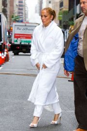Jennifer Lopez - On the set of 'Marry Me' at Plaza Hotel in NYC