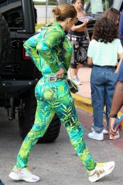 Jennifer Lopez - Out for brunch with the family in Miami