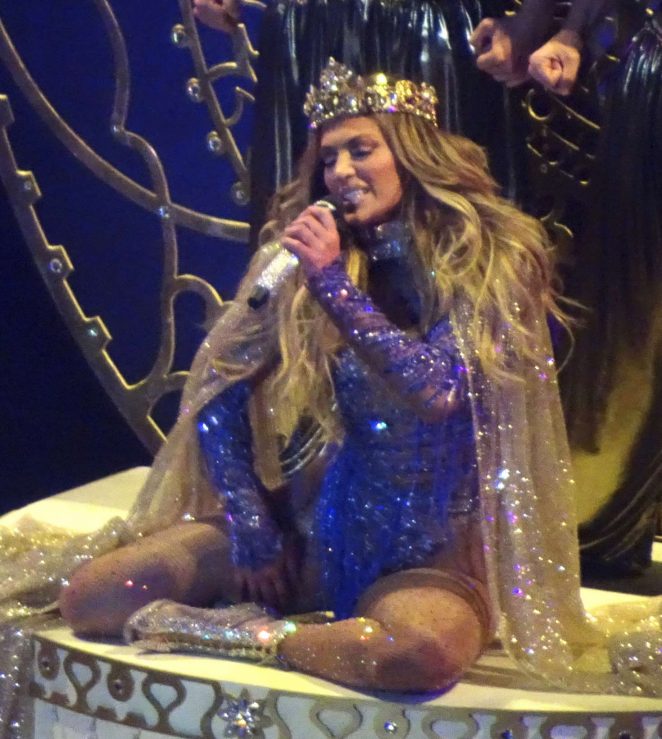 Jennifer Lopez - Performs at her concert in Las Vegas