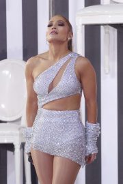 Jennifer Lopez - Performs on Today Show in New York