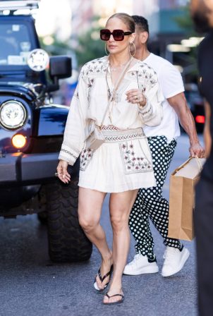 Jennifer Lopez - Photographed going out for shopping in New York